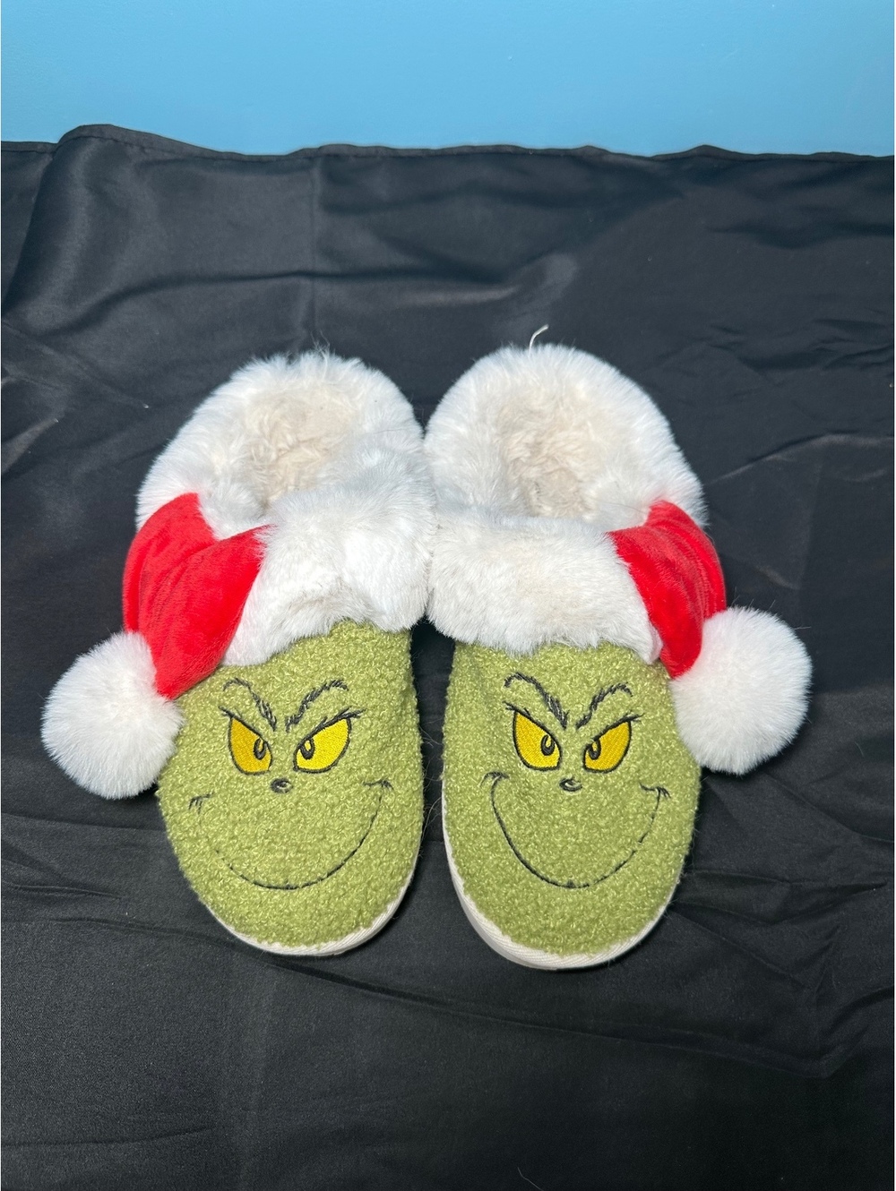 American Eagle Grinch Christmas Holiday Slippers Size 8